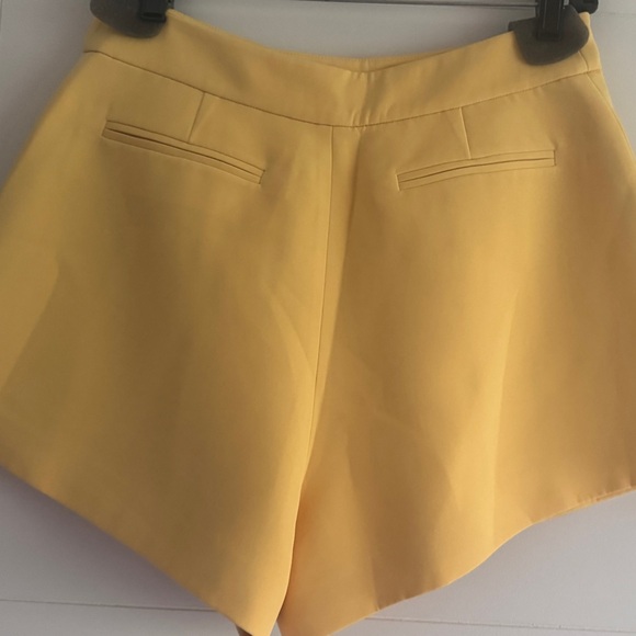 Shop Alexis - Picture 2 of 6